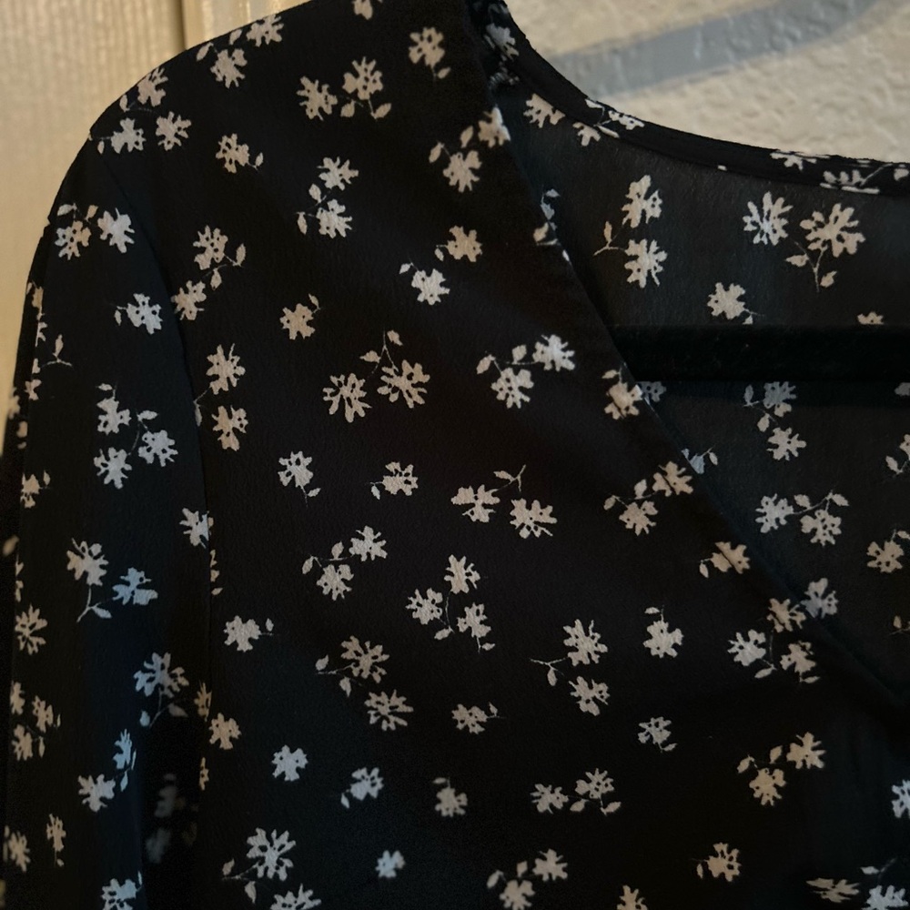 Chic Tie-Front Blouse, Size M (4-6)